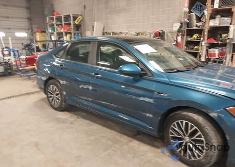 2019 Volkswagen Jetta 1.4T Sel z USA, uszkodzony, nr VIN 3VWE57BU2KM116717